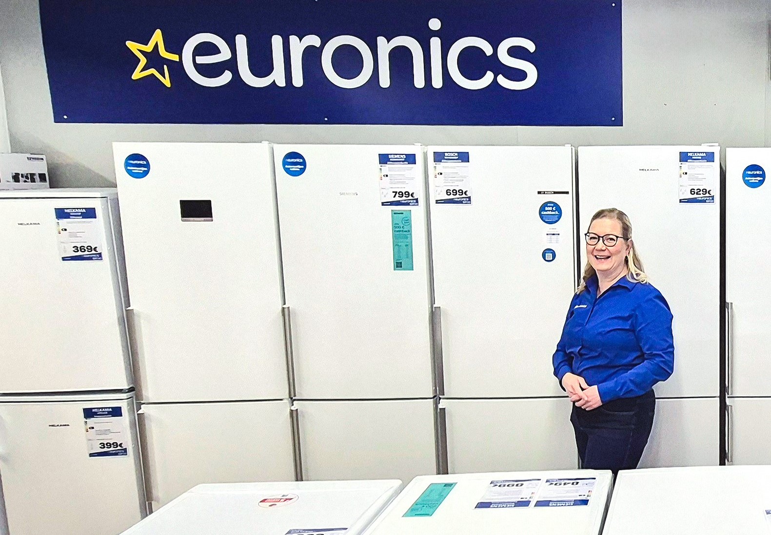 Sipoon Euronics-myymälän kauppias Sari Rissanen kertoo, että Euronics-myymälöistä saa monipuolista palvelua ja kotiinkuljetuskin onnistuu usein jo saman päivänä tai seuraavana arkipäivänä